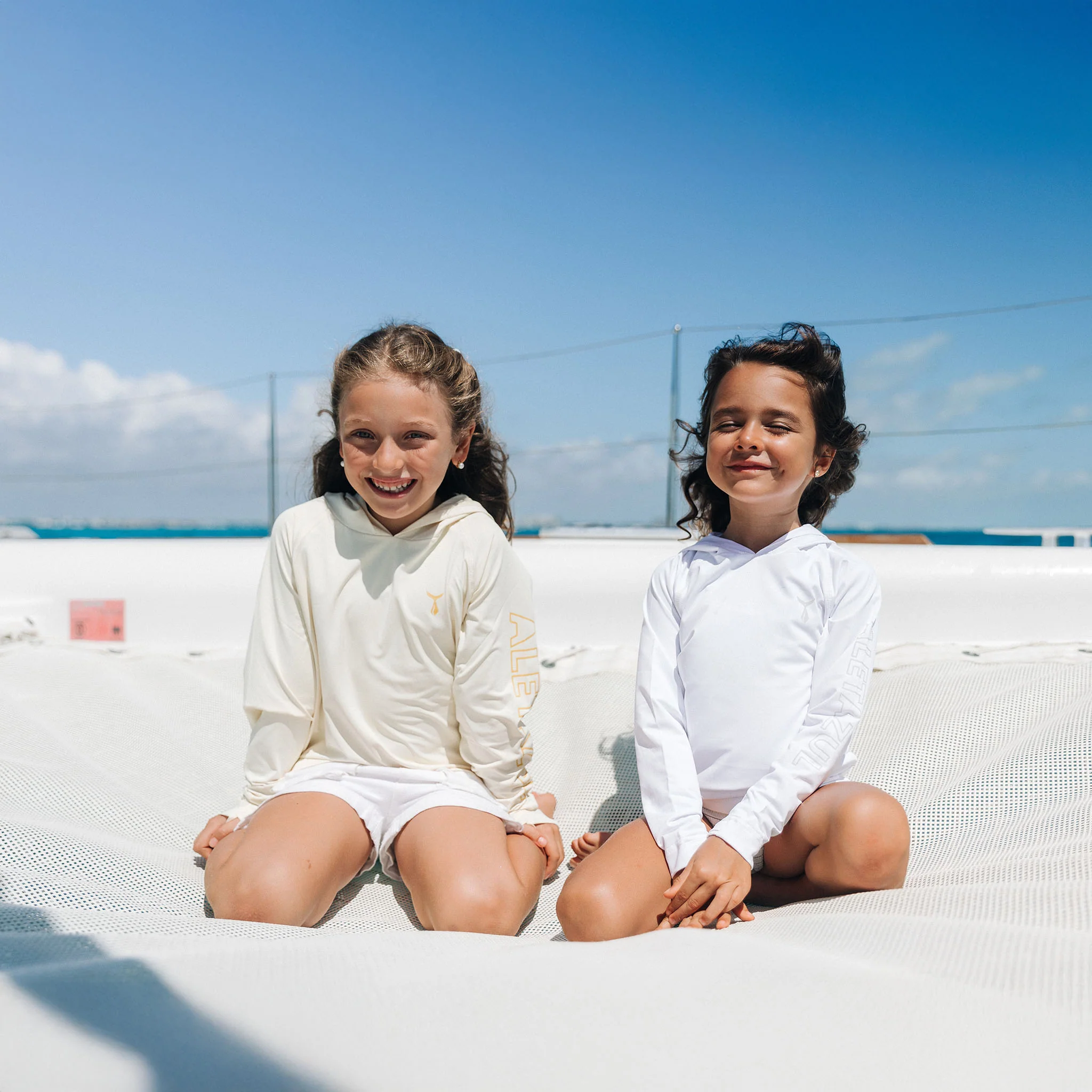 Hooded Sunshirt Kids - Image 3